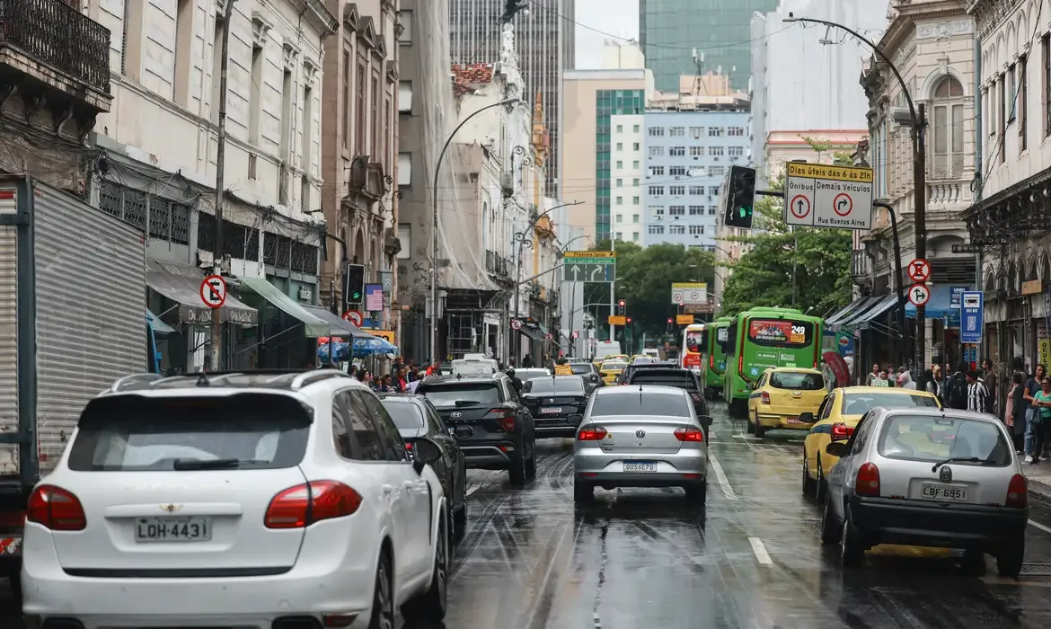 Adesivo eleitoral pode levar à perda da cobertura de seguro do carro
