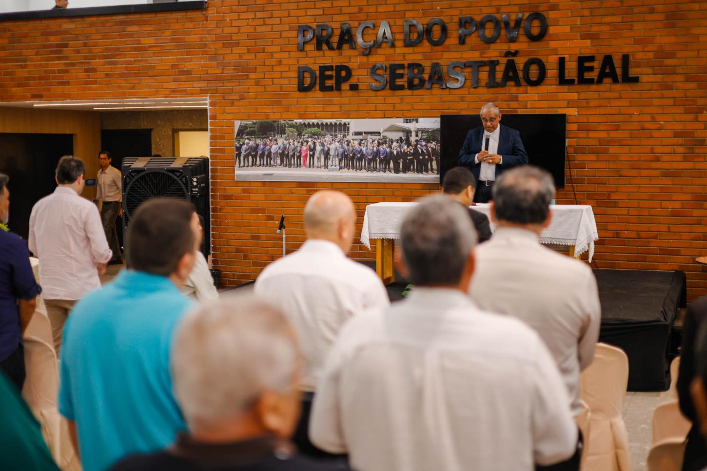 Assembleia Legislativa celebra o Dia dos Pais com missa e música na Praça do Povo