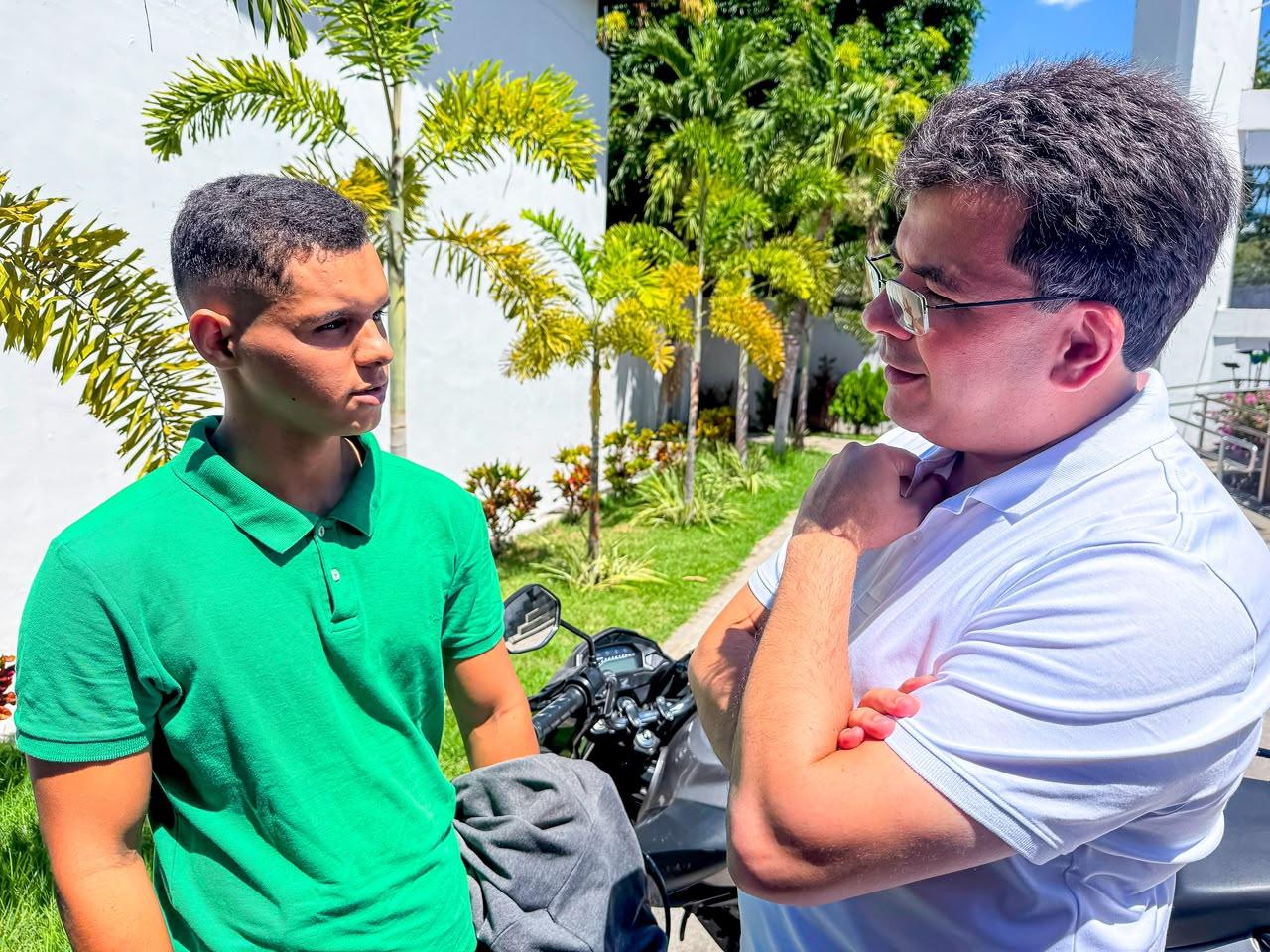 Vítima do roubo conhece sistema que ajudou a recuperar motocicleta em 30 minutos
