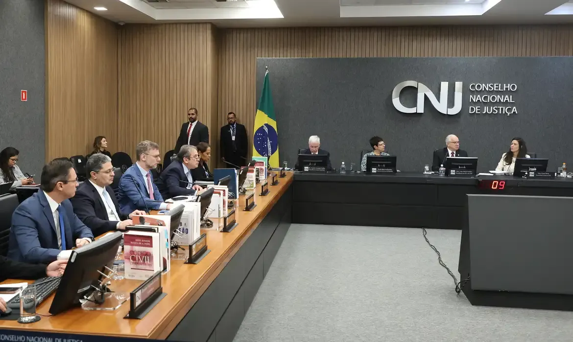 CNJ afasta por dois anos a ex-juíza da Lava Jato Gabriela Hardt