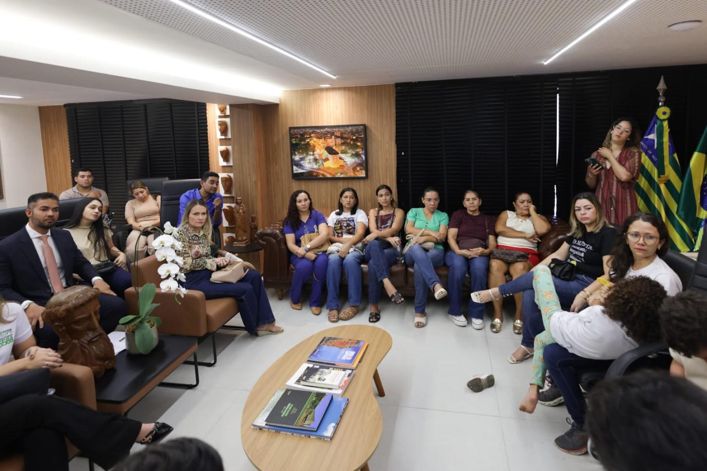 Mães atípicas buscam apoio dos deputados na Alepi para tratamento dos filhos