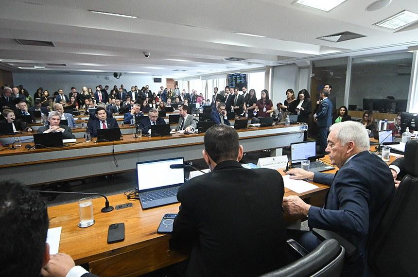 O fim da escala de trabalho 6x1 é o primeiro item da pauta da CCJ do Senado