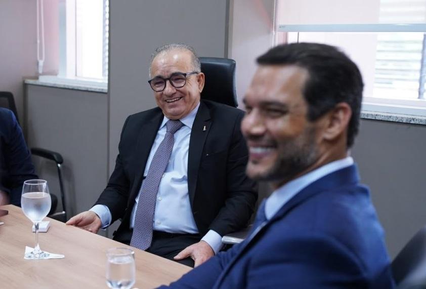 Presidente do TJPI recepciona presidente da CBF na sede do Judiciário