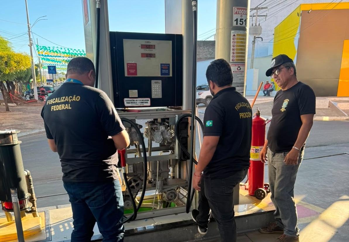 Procon e Imepi autuam 12 postos de combustíveis no Sul do Piauí