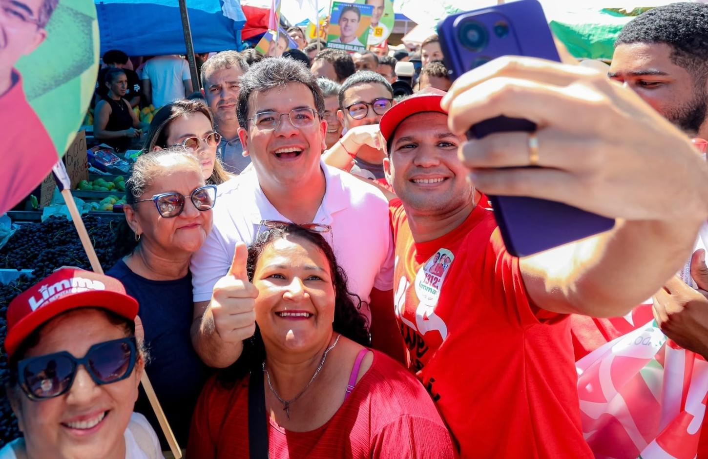 Rafael Fonteles faz caminhada no Mercado do Dirceu no primeiro dia de campanha
