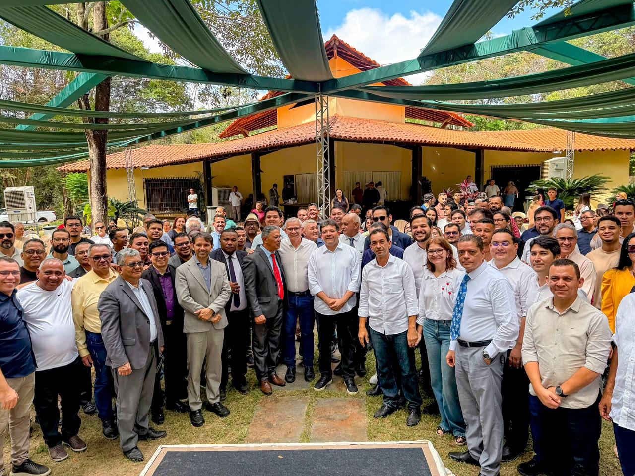 Rafael reafirma compromisso com valores cristãos em reunião com lideranças evangélicas