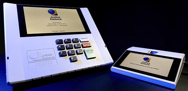Viralizou: é mentira que mesários votam na urna eletrônica no lugar de eleitores