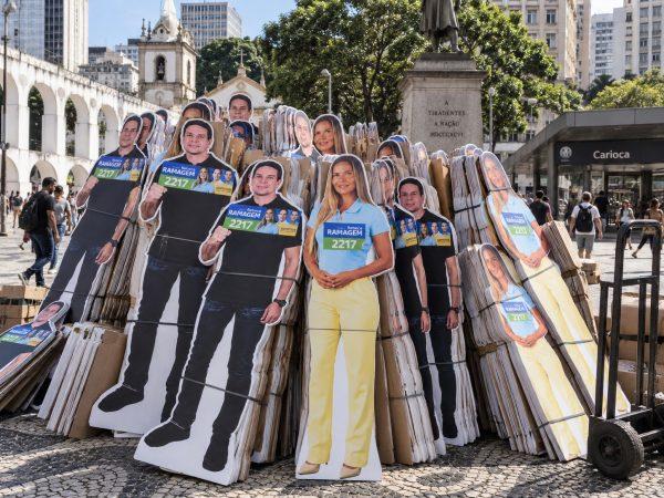 A candidata de papelão abandonou o emprego como o 