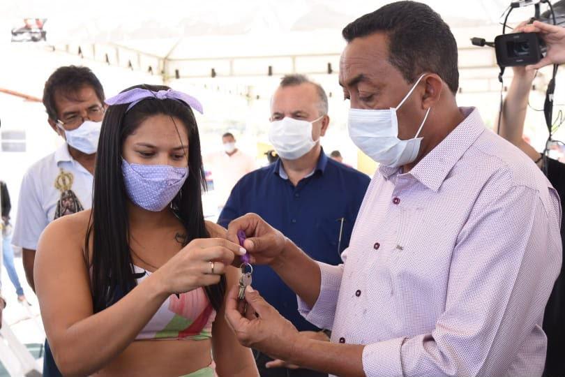 Campanha lembra casas e hospital entregues quando de Joel foi prefeito de Floriano