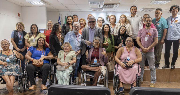 Candidatos assinam compromisso pela garantia dos direitos das pessoas com deficiência