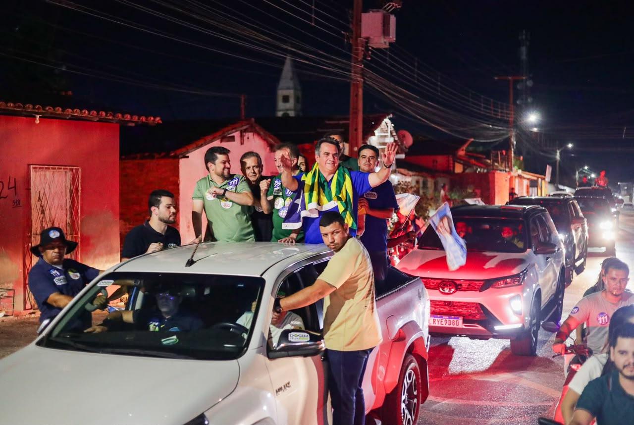 Ciro Nogueira recebe carinho de populares durante carreata em Campo Maior