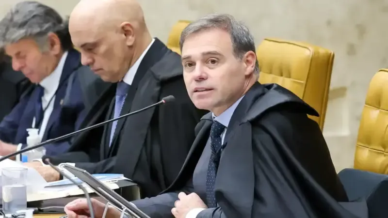 Delegados criticam afastamento de chefe da PF por decisão monocrática de Mendonça