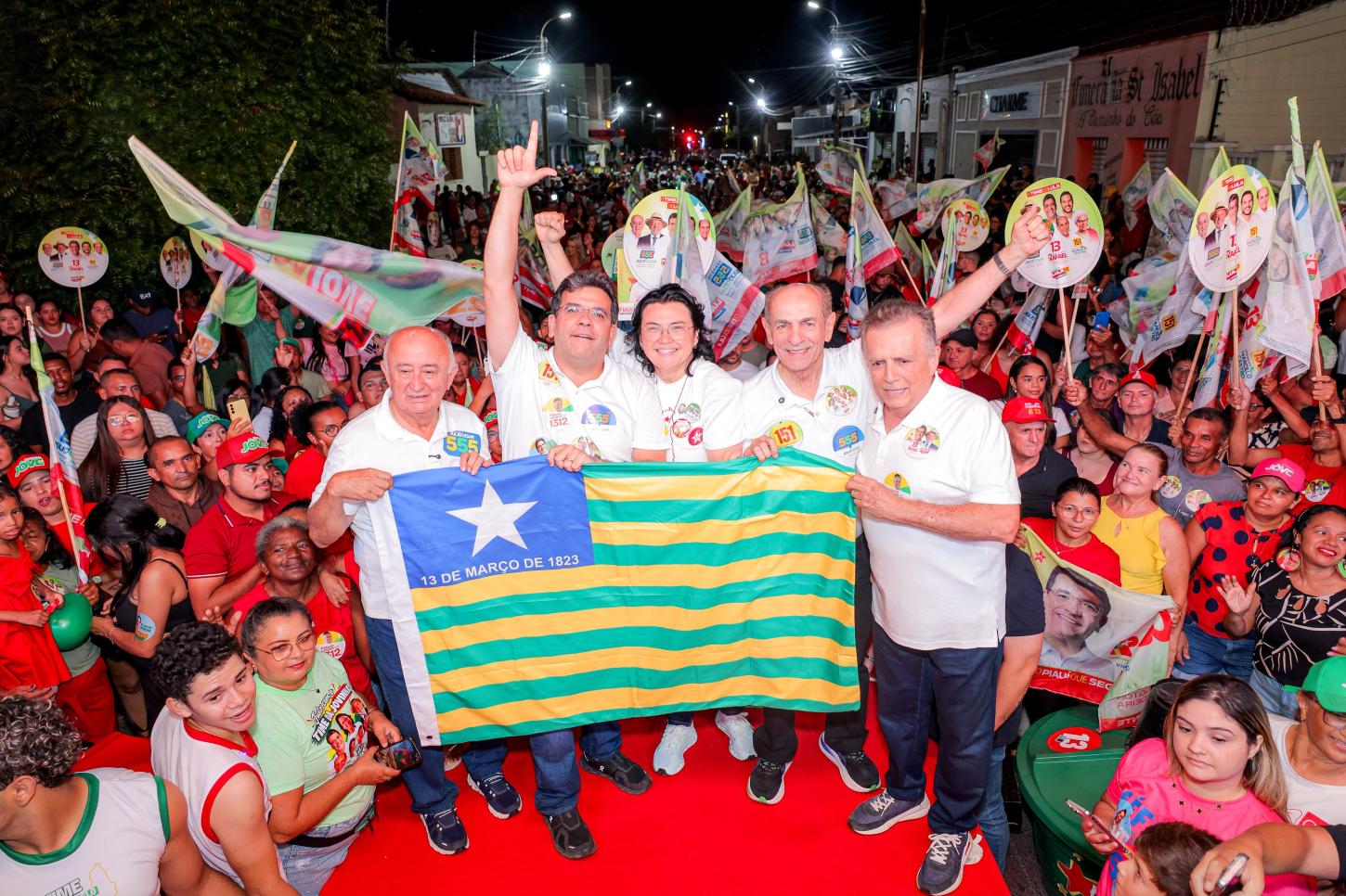 Em Piripiri, Rafael Fonteles reúne multidão e ressalta série de ações no município