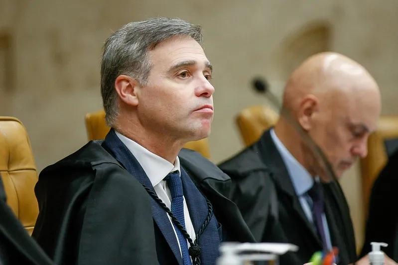 Fachin dá 24h para Mendonça levantar sigilo de todo caso Master