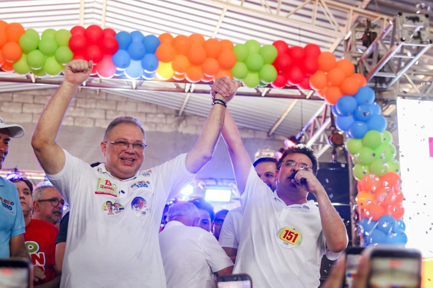 Florentino Neto inaugura comitê em Parnaíba acompanhado do governador Rafael Fonteles