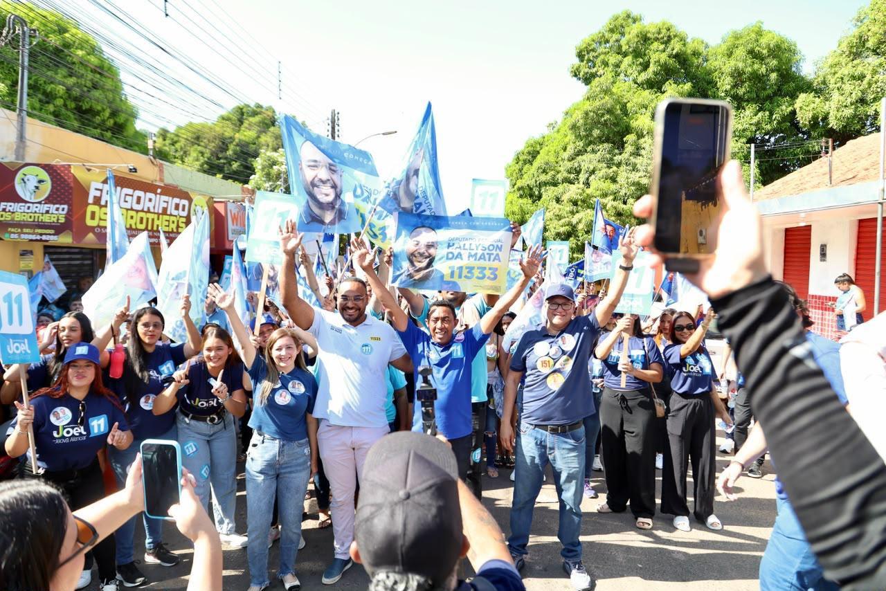 Joel faz “teste de popularidade” pelas ruas e é recebido por multidão na Ceasa