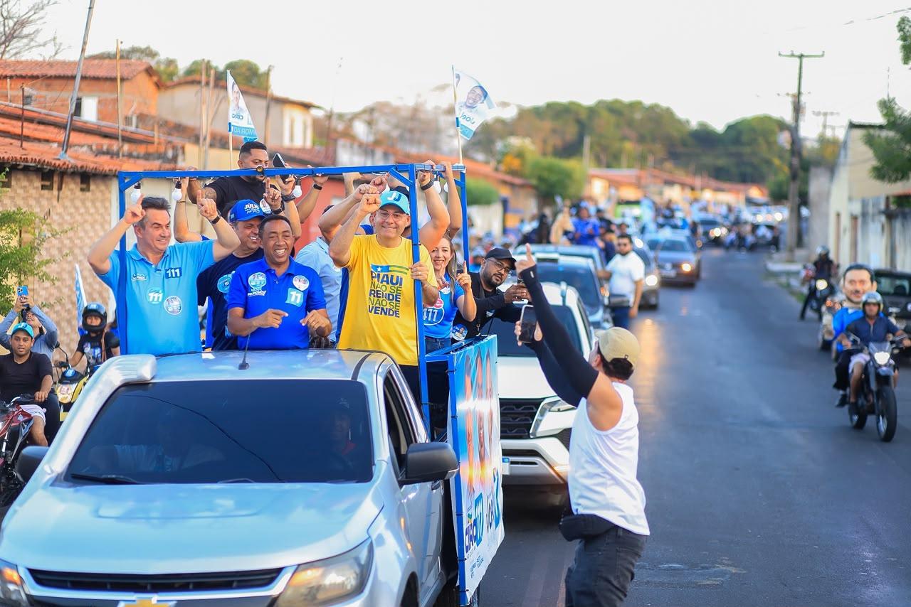 Joel, Jeová e Ciro fazem carreata histórica e são recebidos com sinal do 