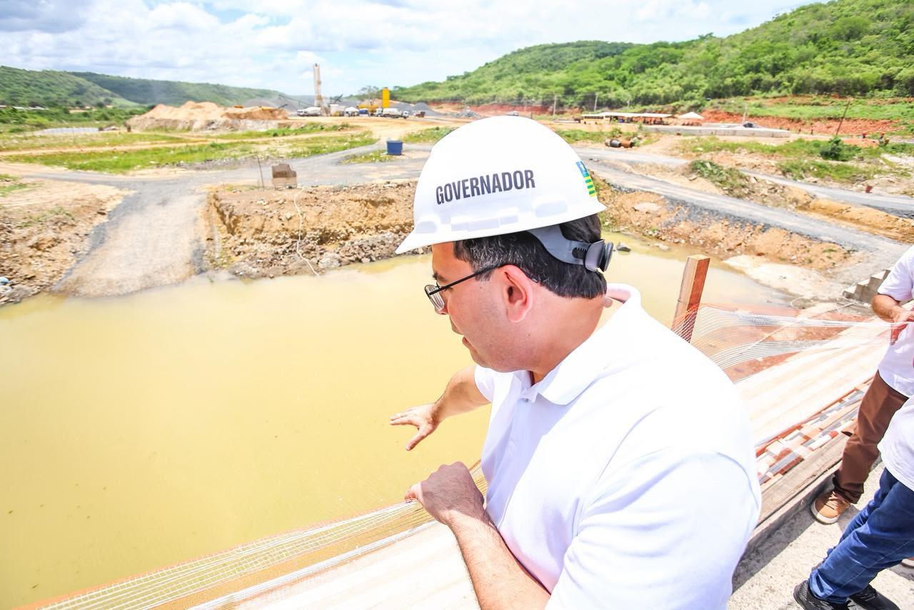 Governador Rafael Fonteles inspeciona obra Foto: Assessorias