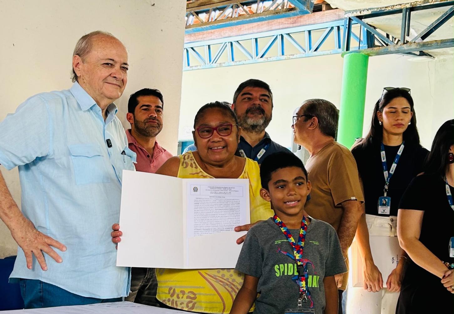 Prefeito entrega mais de 300 títulos de propriedade no Residencial Zilda Arns