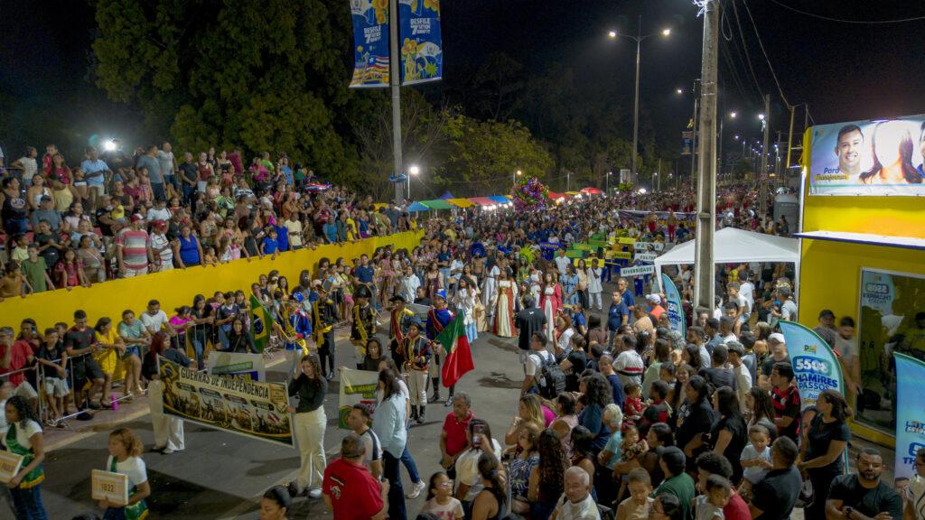 Timon antecipa desfile cívico e reúne mais de 4 mil pessoas na Avenida Piauí