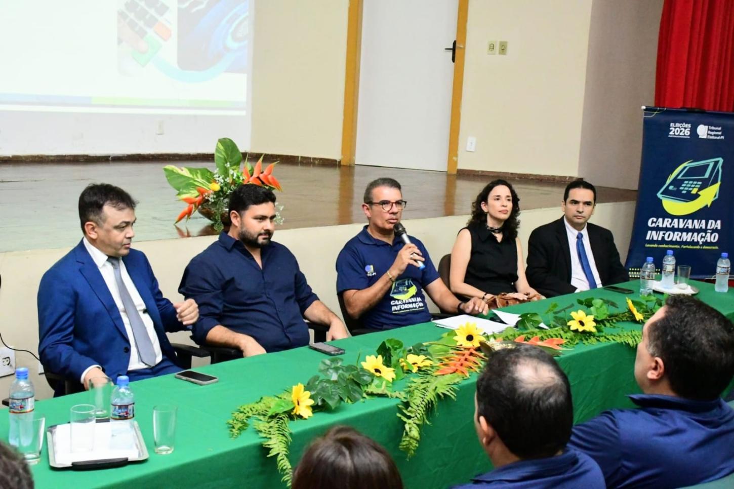 TRE-PI leva aos eleitores de Floriano informações sobre o processo eleitoral