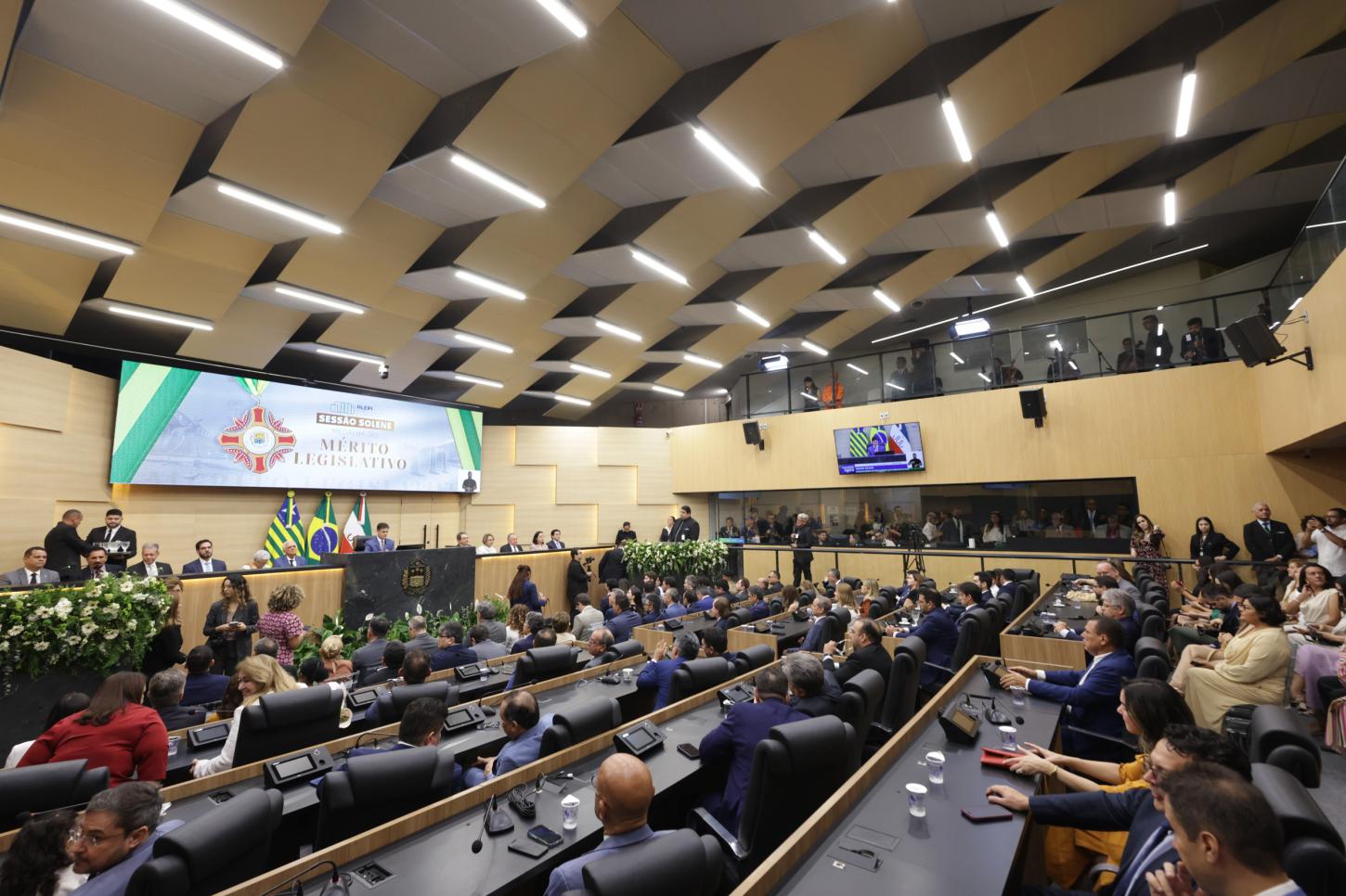  Alepi entrega da Medalha do Mérito Legislativo a 34 personalidades 