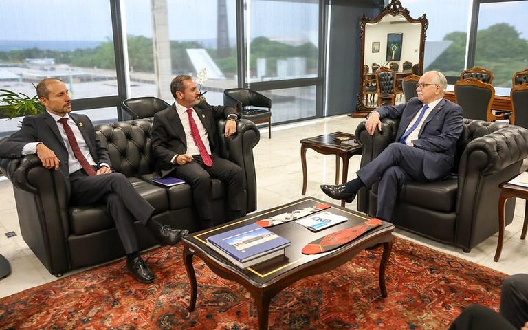 Fachin recebe relatórios sobre citações de ministros nas investigações relacionadas ao Banco Master