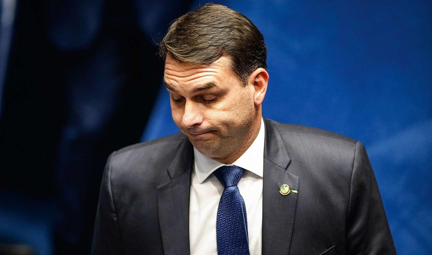 Investigações contra Flávio continuam no STF mesmo após fuga para os Estados Unidos