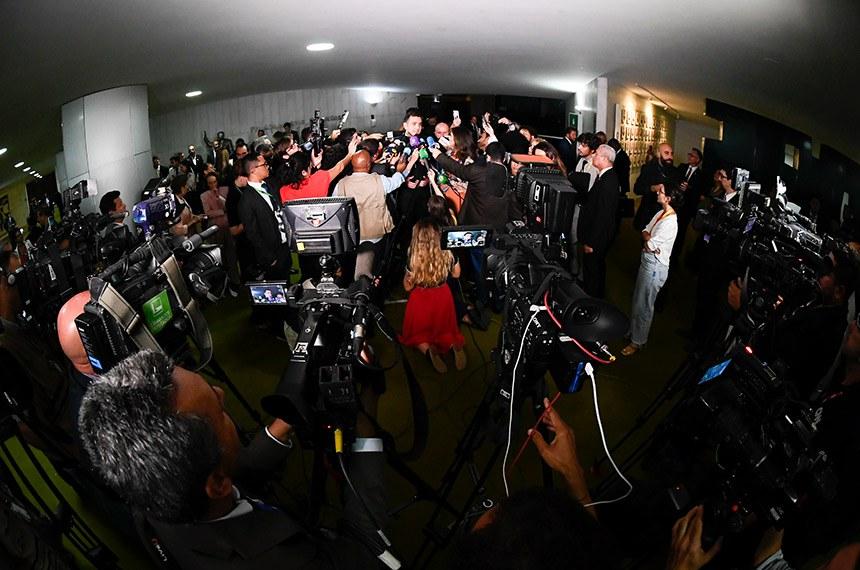 Jornalistas sofreram mais de 14 mil ataques em redes sociais no primeiro turno das eleições