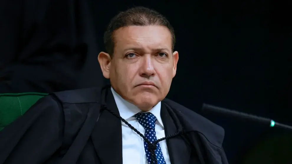 Kassio Nunes pede à PGR parecer sobre revisão da pena de Bolsonaro