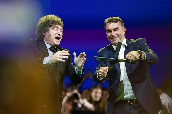 Tesouraço: Milei lança plano para demitir mais 21 mil servidores públicos na Argentina