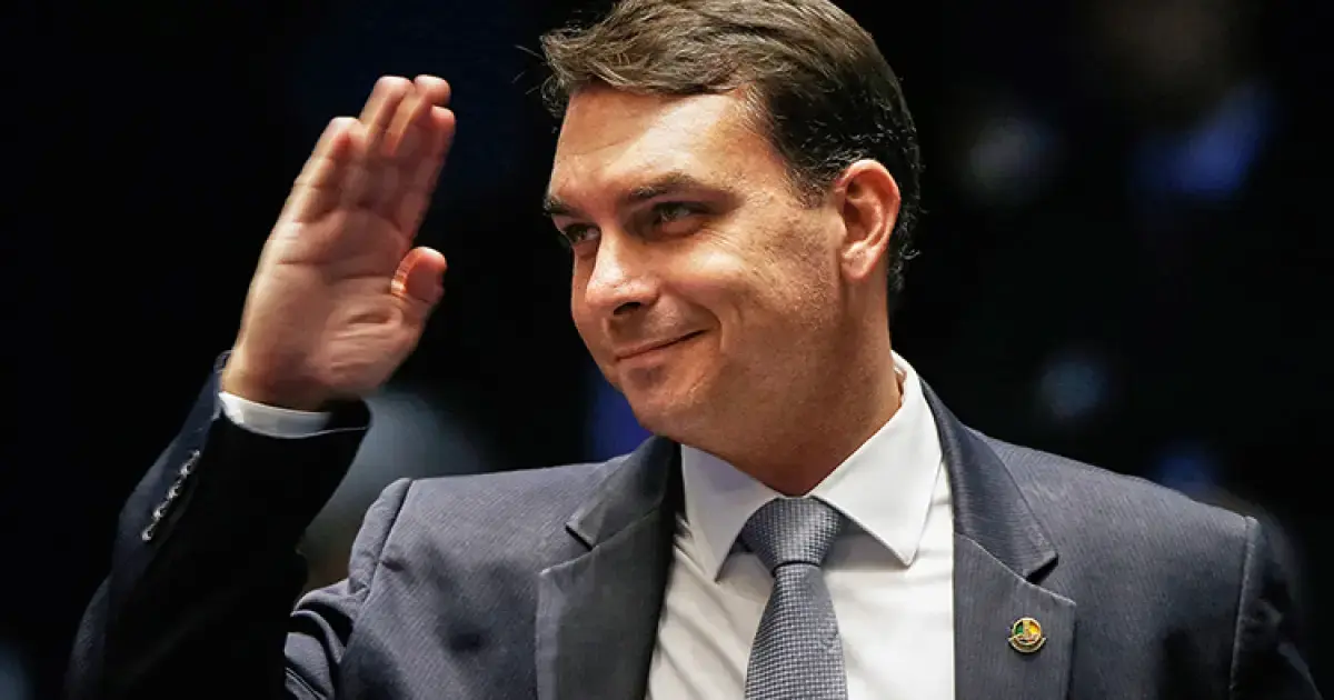 Polícia Federal cancela passaportes de Flávio Bolsonaro
