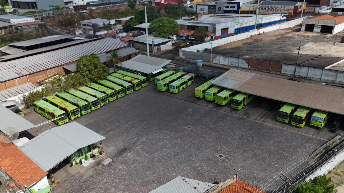 Garagem lotada e eleitores sem ônibus em Teresina Foto: Reprodução
