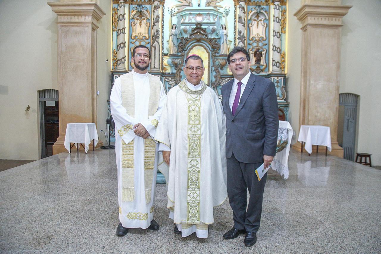 Governador na celebração na Catedral de Nossa Senhora Mãe da Divina Graça Foto: Secom