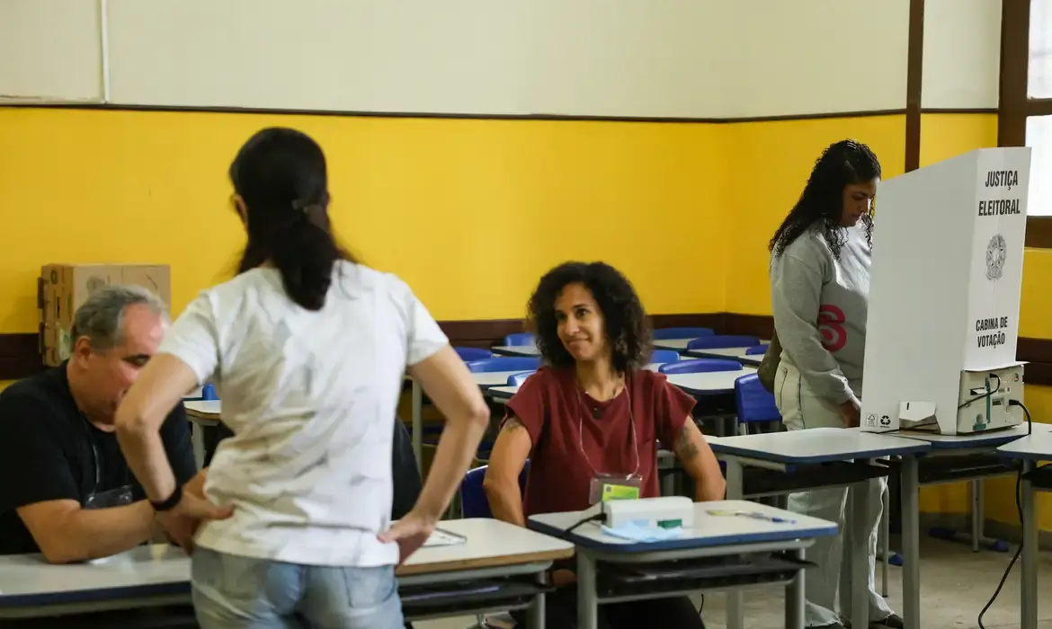 Eleitora na seção de votação Foto: Tomaz Silva/Agência Brasil