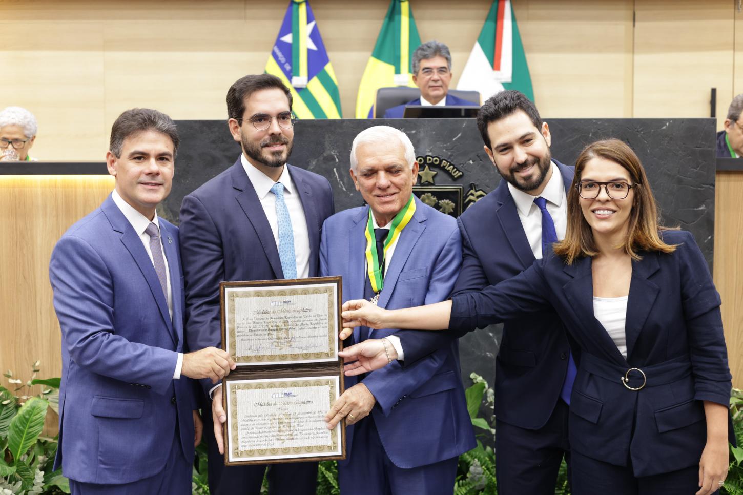 Entrega da Medalha do Mérito Legislativo a 34 personalidades
