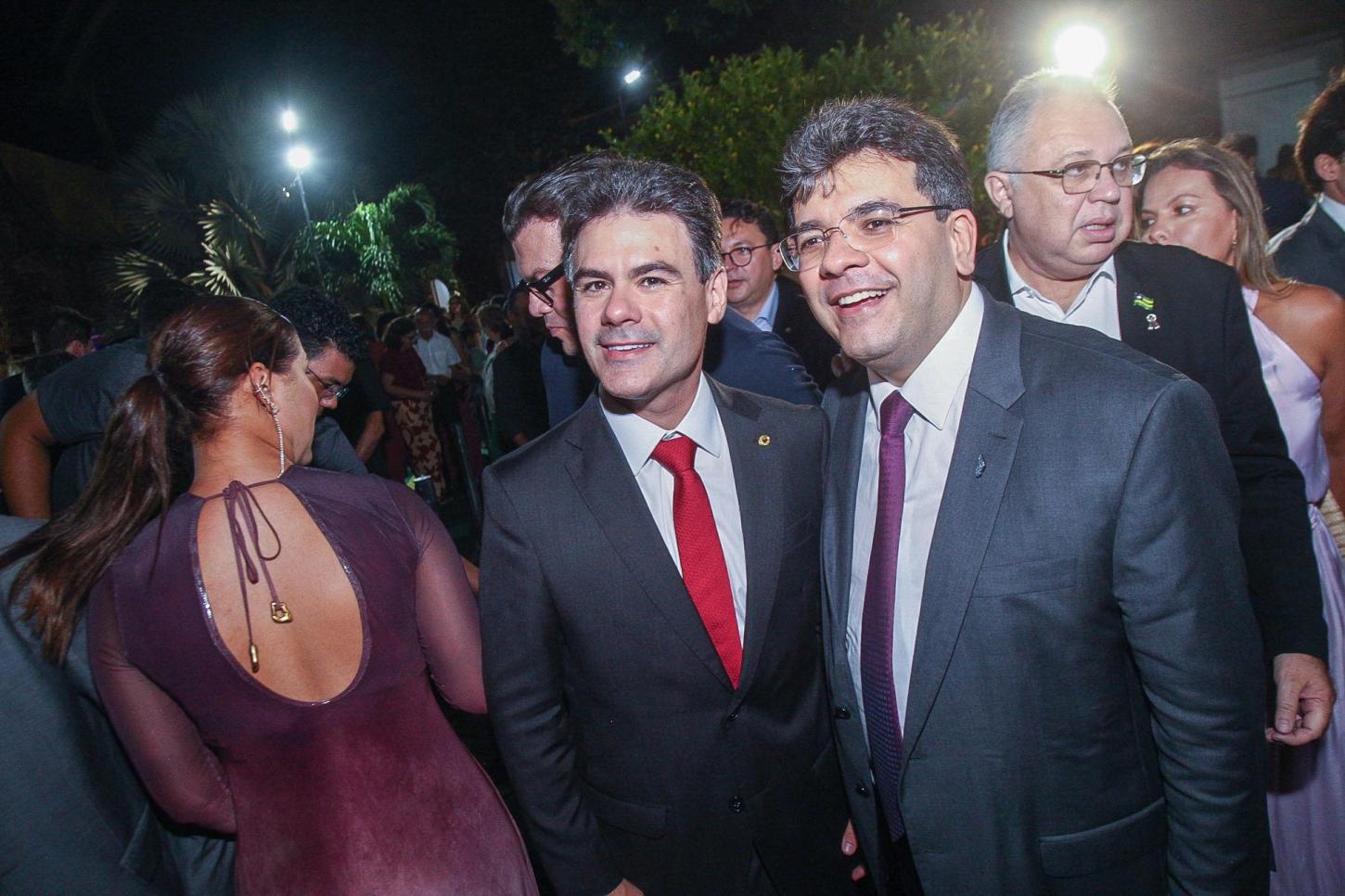 Rafael entrega a Medalha do Mérito Renascença a 27 personalidades em Parnaíba