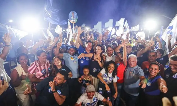 Ciro agradece apoio e destaca parceria com os prefeitos durante comício Amarante,