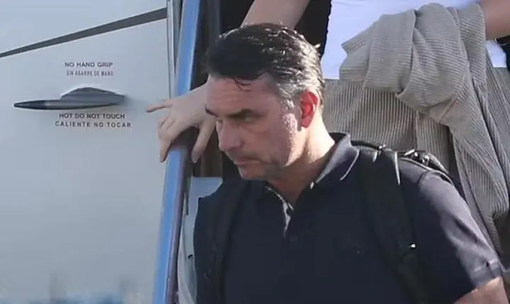 Depois de desembarcar em Miami, Flávio agradece Milei e Trump por apoio na fuga