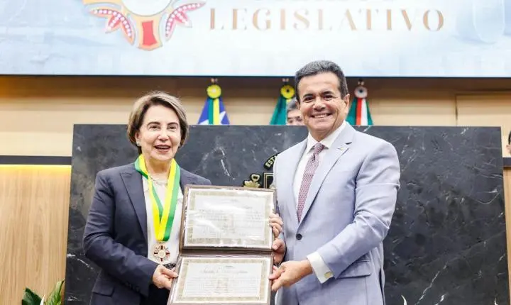 Desembargadora Maria do Carmo Cardoso recebe a Medalha do Mérito Legislativo