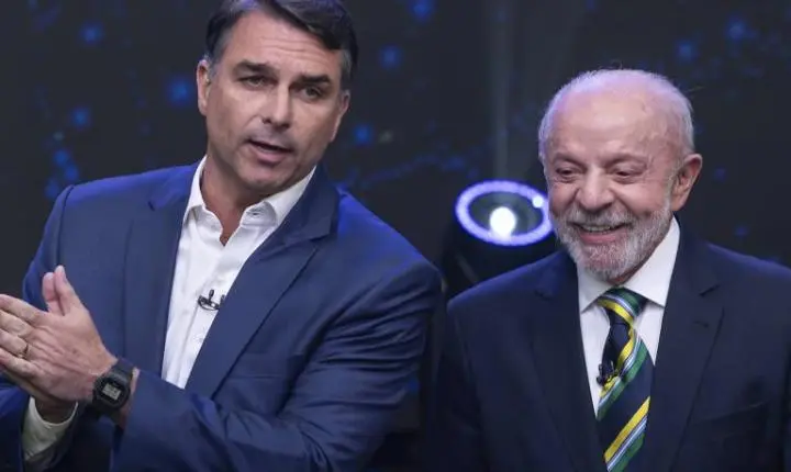 Flávio Bolsonaro arrega de novo e impõe condições para liberar sigilos
