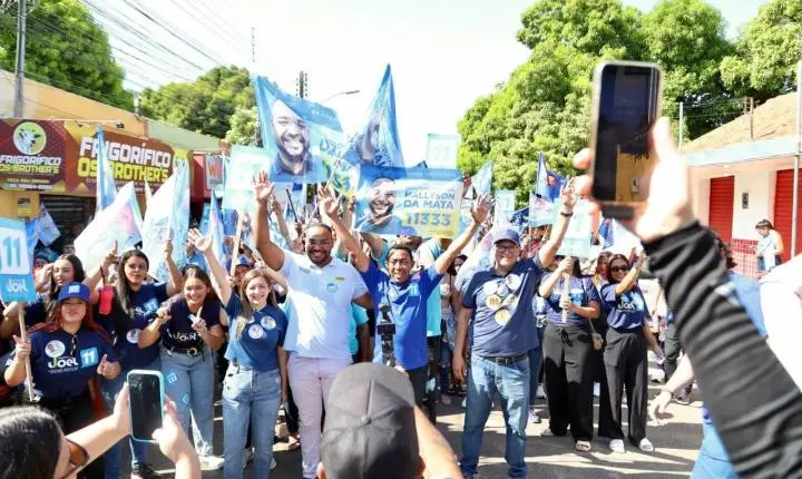 Joel faz “teste de popularidade” pelas ruas e é recebido por multidão na Ceasa