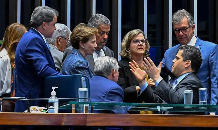 PEC do fim da escala 6x1 passa por 2ª sessão de discussão no Plenário do Senado