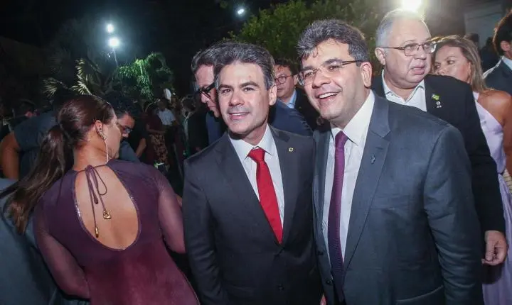 Rafael entrega a Medalha do Mérito Renascença a 27 personalidades em Parnaíba