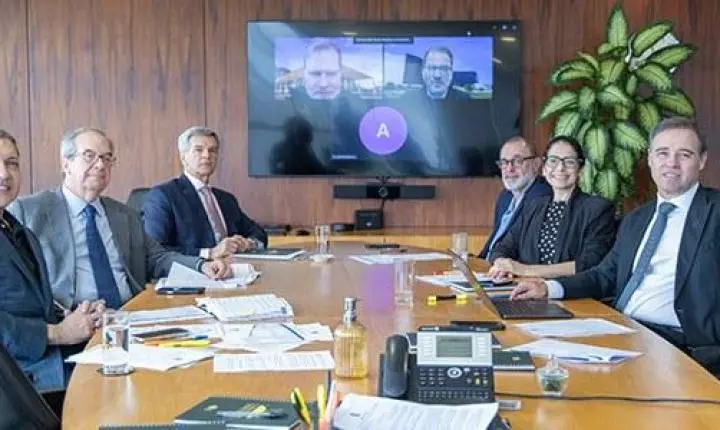 TSE define regras para canais de WhatsApp durante a reta final da campanha 