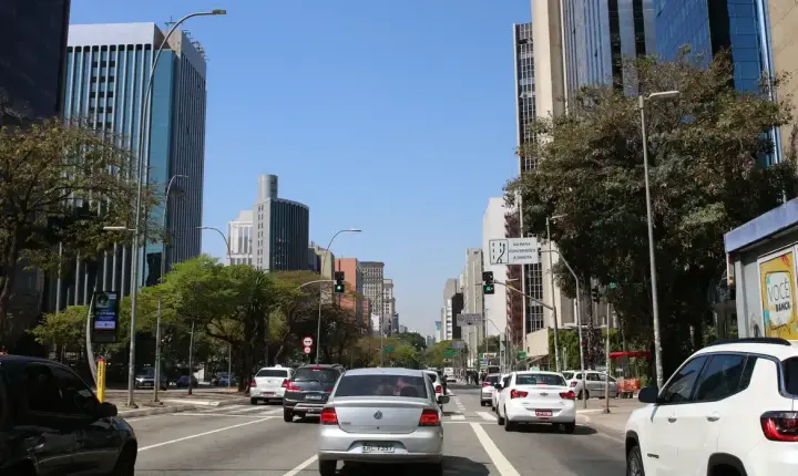 Economistas propõem taxar ricos em vez de cortar gastos sociais