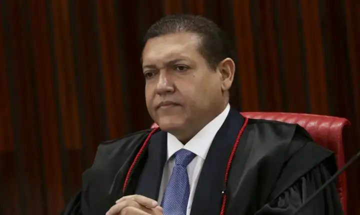 Nunes Marques derruba decisão de ministro e recoloca Deltan na disputa 