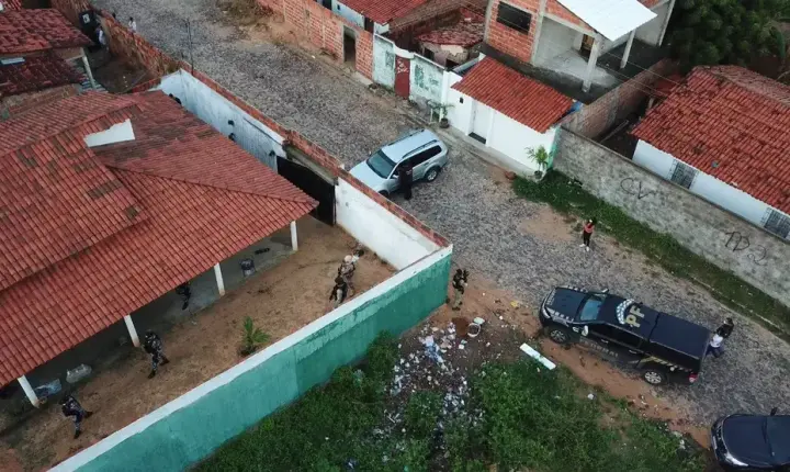 Polícia Federal deflagra Operação Porto Seguro contra o contrabando de cigarros no litoral 