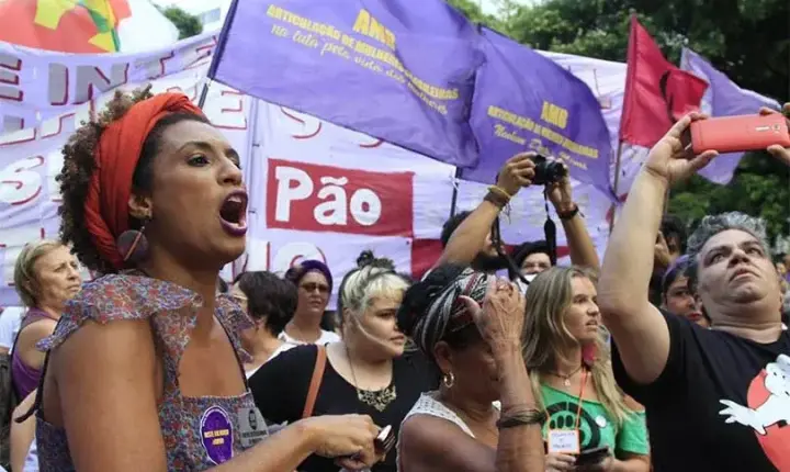 Bolsonaristas ofendem memória de Marielle Franco em ato na PUC do Rio