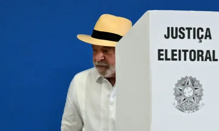 Lula e Flávio votam no 1º turno das eleições; acompanhe voto dos demais candidatos